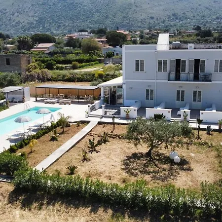 לינה וארוחת בוקר Inkantu 4*